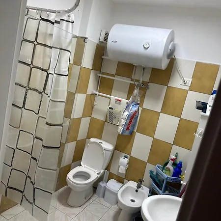 Vacations Apartment, 50 M From The Apartamento Golem (Tirana)
