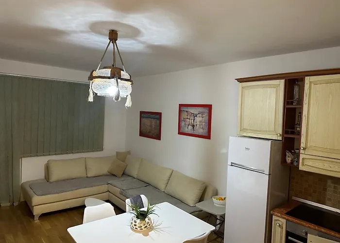 Apartmán Vacations Apartment, 50 M From The Golem (Tirana)