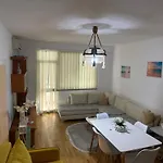 Apartment Vacations Apartment, 50 M From The Golem (Tirana)