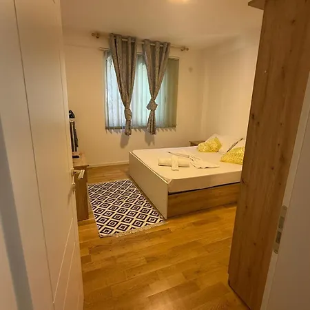 Vacations Apartment, 50 M From The * Golem (Tirana)